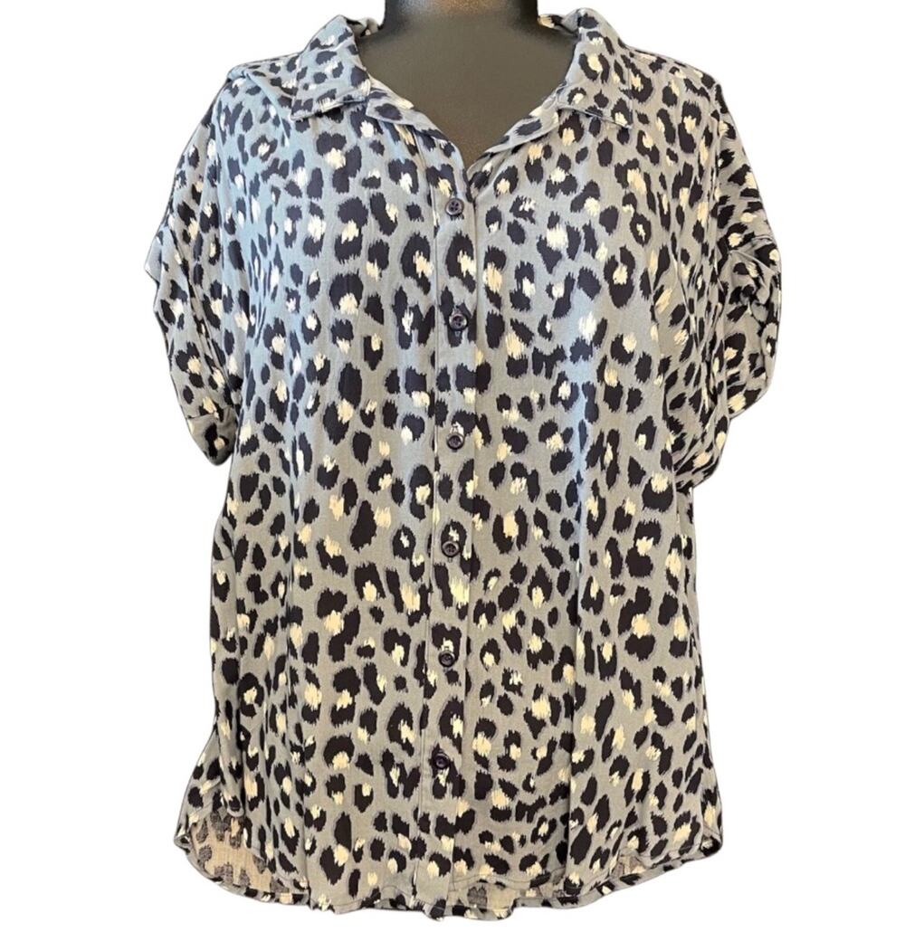 Alexander Jordan Blue Leopard Print Collared Button-Up Short Sleeve Rayon M